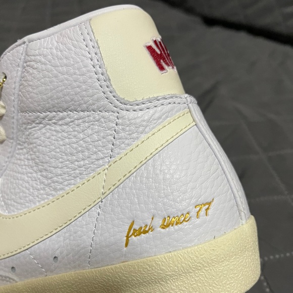 NWT Nike women sneakers blazer mid 77 VNTG EMB whit charm Limited Edition - Picture 4 of 11